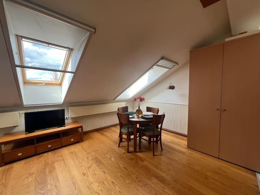 Old Town Apartment With Free Parking Wilno Zewnętrze zdjęcie