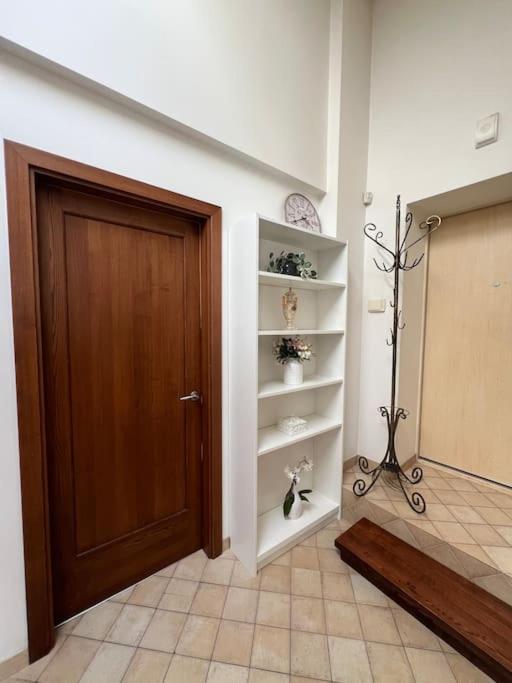Old Town Apartment With Free Parking Wilno Zewnętrze zdjęcie
