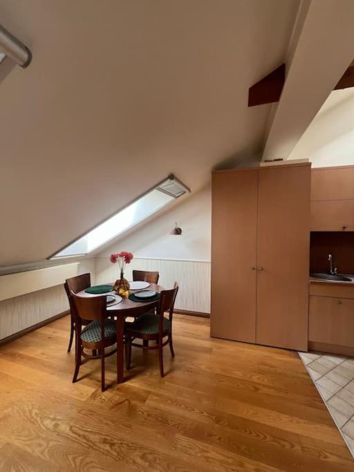 Old Town Apartment With Free Parking Wilno Zewnętrze zdjęcie